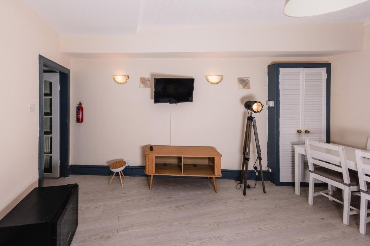 Old Town Central Apartments By The Castle אדינבורו מראה חיצוני תמונה