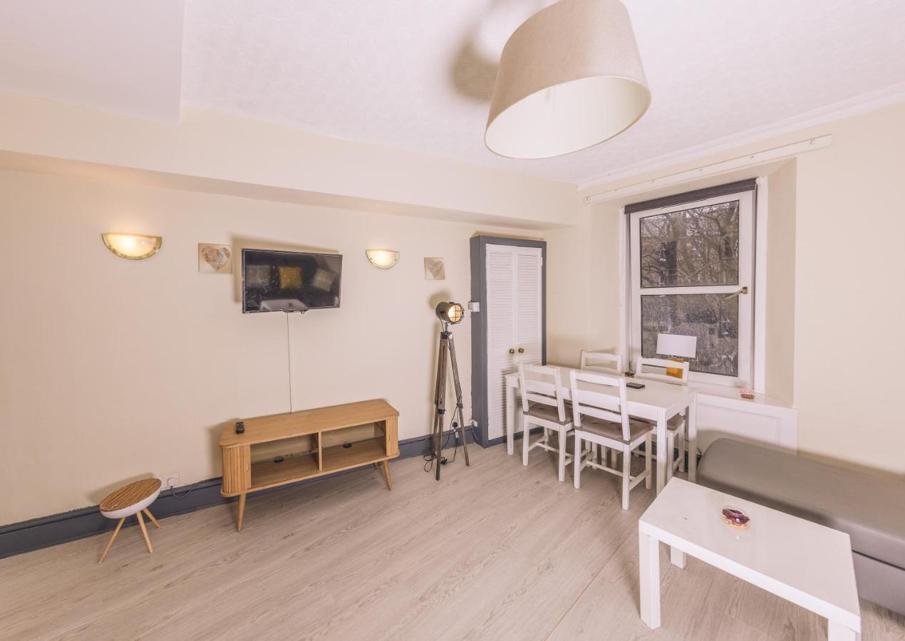 Old Town Central Apartments By The Castle אדינבורו מראה חיצוני תמונה