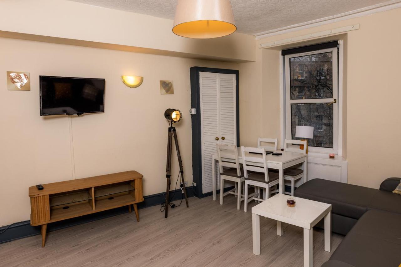 Old Town Central Apartments By The Castle אדינבורו מראה חיצוני תמונה